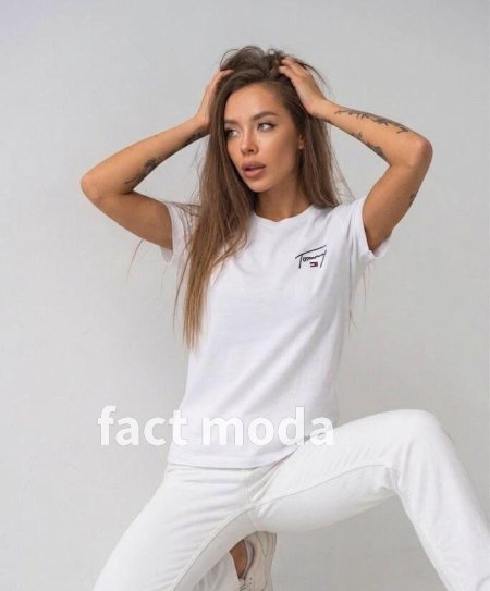 أبيض