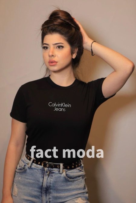 أسود