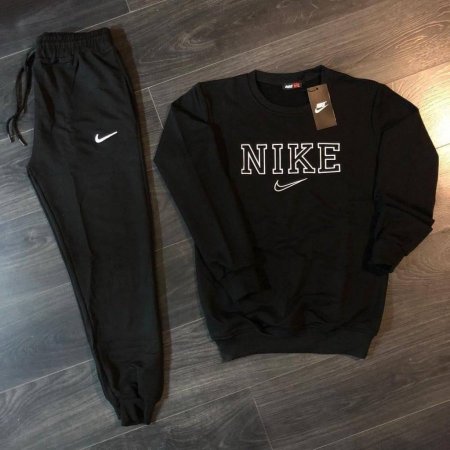 ترنج Nike  - أسود.